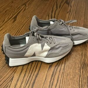 New Balance 327. Grey. Size 10.